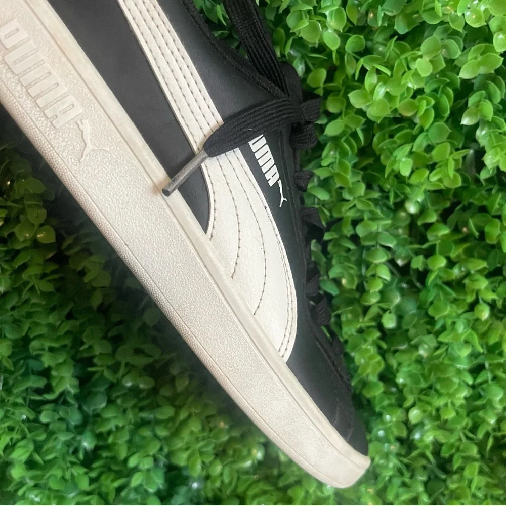 PUMA Smash V2 Sneaker 374513-04 Men's 8.5 Black and White